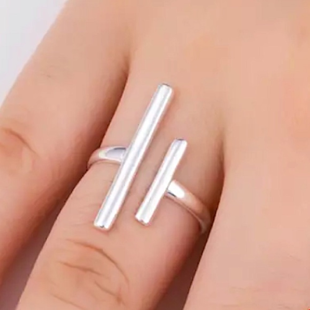 ⚜️𝟯𝟬%𝗢𝗙𝗙 𝗯𝘂𝗻𝗱𝗹𝗲𝘀 𝟯+⚜️ NEW Double Bar Silver Minimalist Adjustable Ring - Picture 3 of 8
